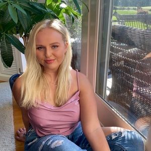 Meet your Posher, Elizabeth